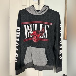 MENS.  CHICAGO BULLS HOODIE- size large